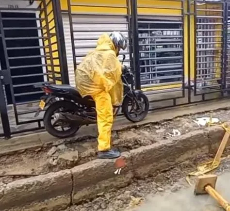 ¡No dan más! Vecinos del barrio La Fortaleza se cansaron de tener una calle completa destapada y sin avances notorios