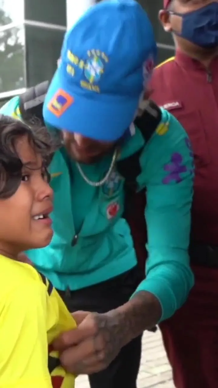 el gesto de Neymar con un niño en Barranquilla