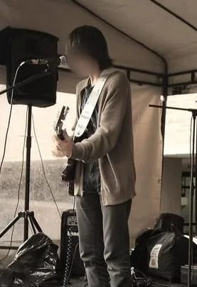 Cantante de rock capturado en Bogotá acusado de abusar de mujeres