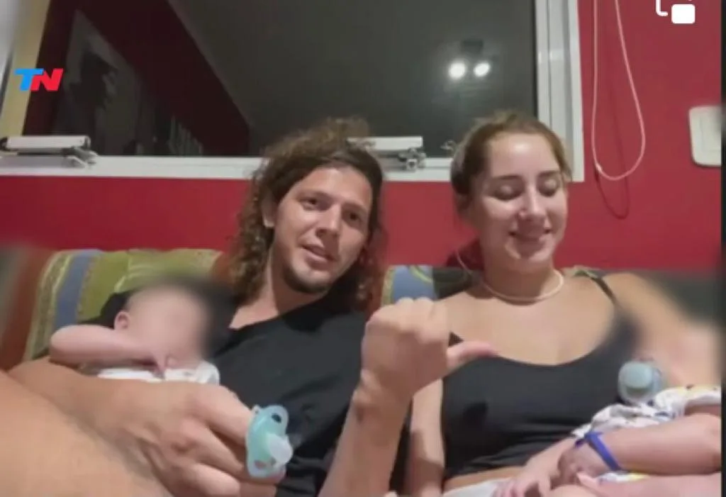 Le quitaron el lazo al bebé para cambiarlo y ya no saben cuál es cuál: la historia de una pareja con gemelos
