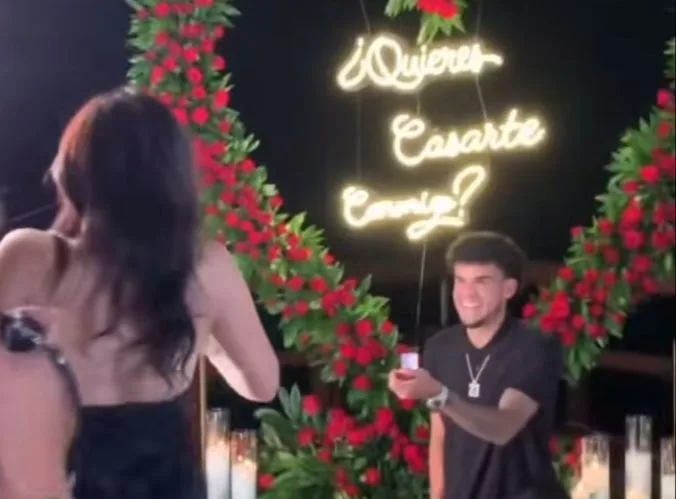 Lucho Diaz le propuso matrimonio a su novia en Colombia
