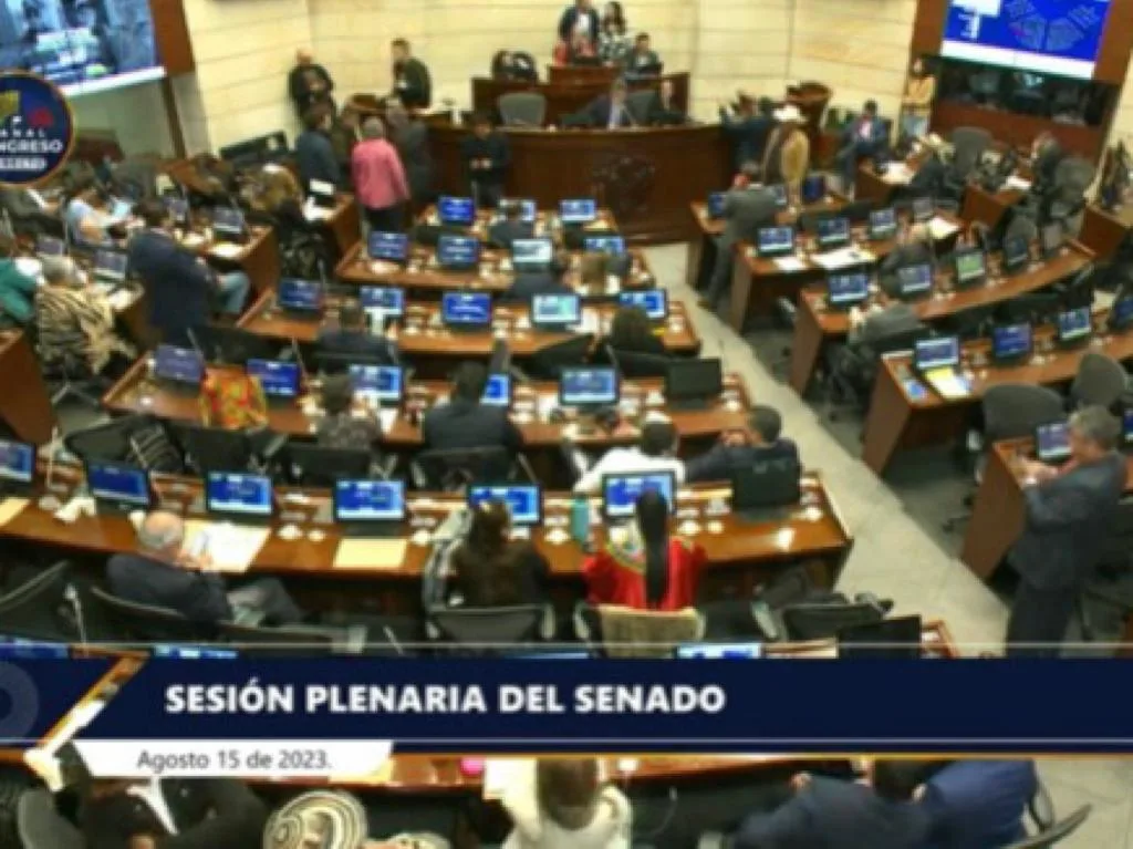 "Tan raro, ¿no?", otra vez aplazado debate sobre reducción de salario de congresistas