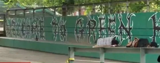 puente de Alfonso López de verde hinchas del Cali