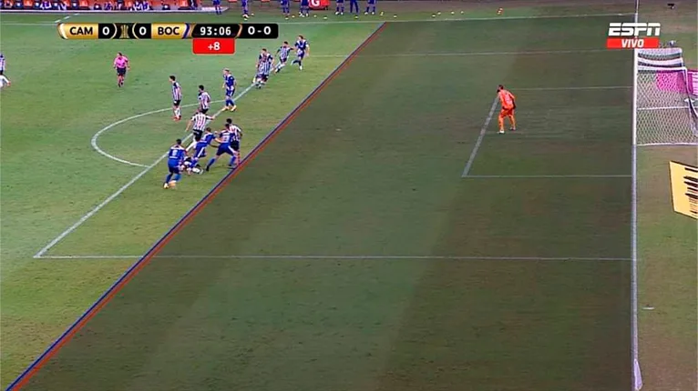 Esta fue la jugada que desató la polémica en el partido