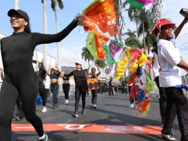 Entre coreografias, música y ensayos: así se prepara el desfile el Salsódromo para su debut en la Autopista Suroriental
