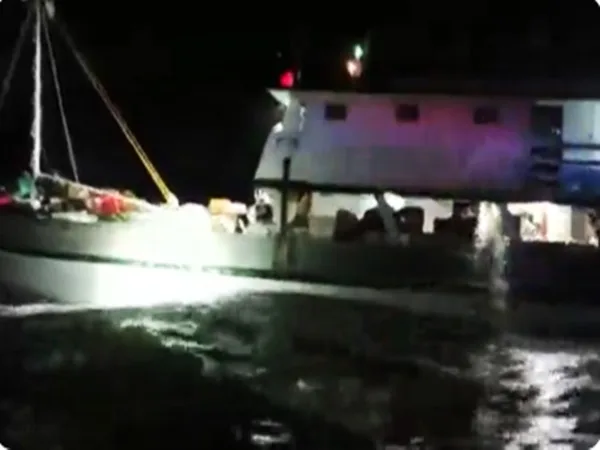 Emergencia en el mar: embarcación con 23 ocupantes se hundió en aguas del Pacifico