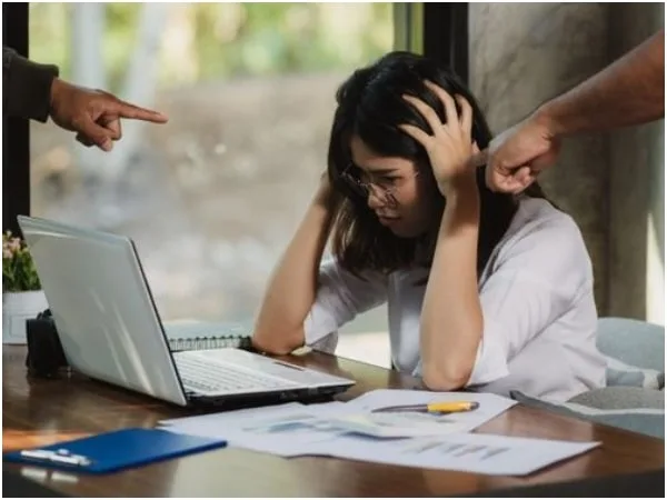 «Cómo identificar y afrontar el acoso laboral»: Medidas legales en Colombia