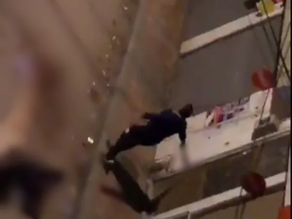 Consternación en Suba: Con machete atacó a su primo en plena vía, suplicaba pero solo grabaron