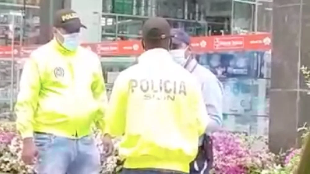 Centro comercial vigilante