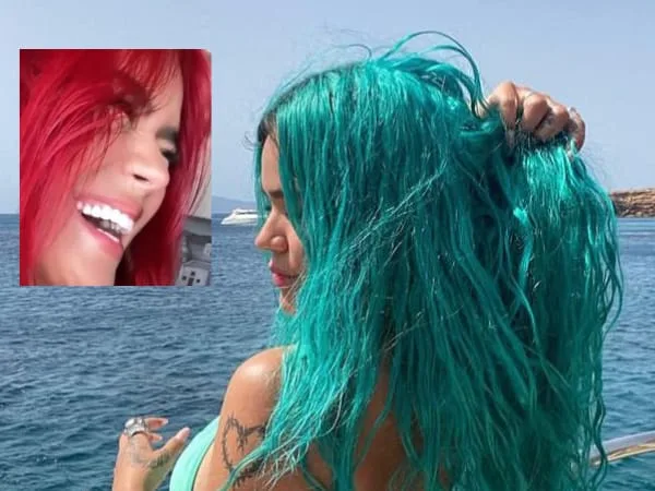 pelo Karol G rojo