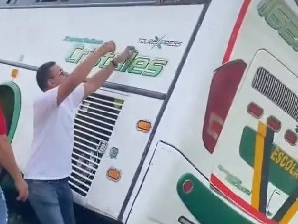 Bus se accidentó en La Tebaida-Armenia.