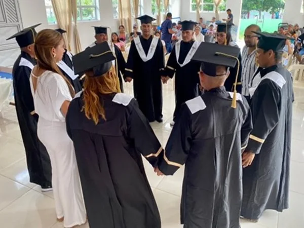 Durante el desarrollo, cada estudiante recibió un kit de útiles y material pedagógico para el proceso de aprendizaje, en donde 53 docentes se encargaron de instruir a los bachilleres de Nariño.