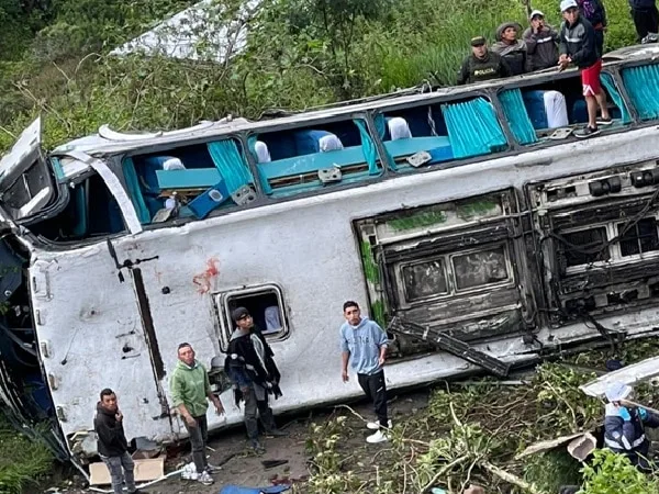 Bus accidentado en la vía Ipiales-Pasto.
