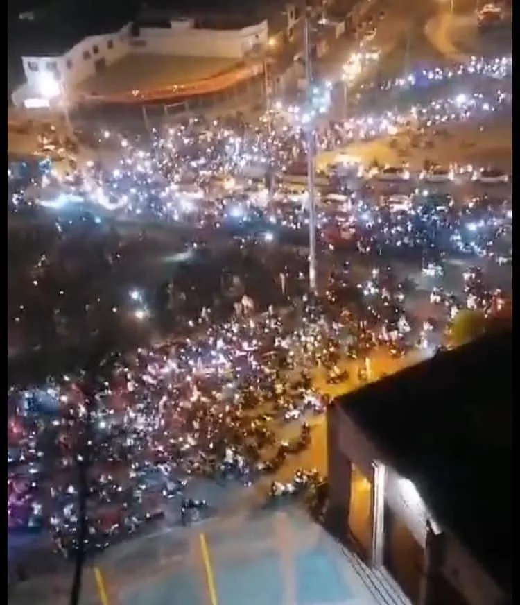Miles de motos en caravanas de Halloween en Cali: control en algunas calles, desorden en otras