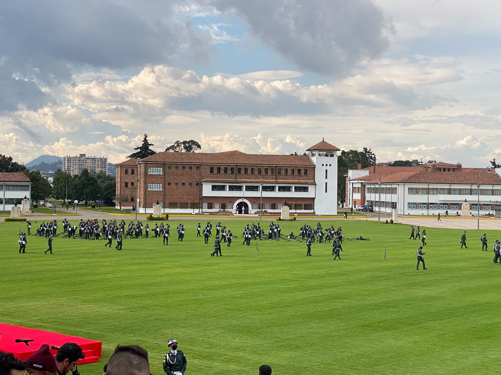 Petro dejó metidos a militares y policías para transmisión de mando