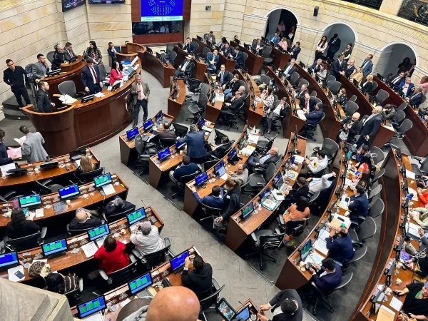 Los congresistas que reciben subsidios de gasolina por sus esquemas de la seguridad de la UNP