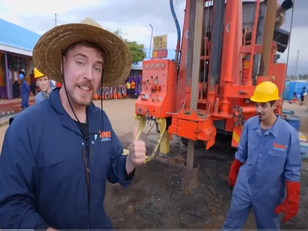 MrBeast reveló que la construcción de estos pozos se realizó en pueblos de Sudáfrica como Mbouda y Foumbat, donde no hay fuentes confiables de agua.