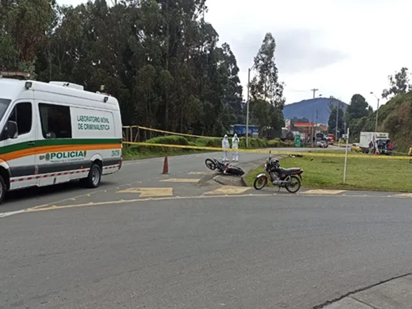 Joven que iba en moto murió tras chocar contra una señal de tránsito en vía de Pasto