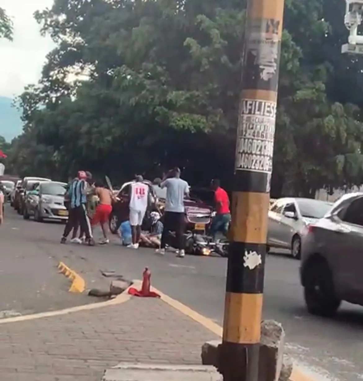 Unos llegaron tranquilos al Pascual en Cali, otros hinchas hasta con machete atacaron en las calles