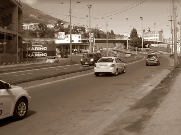 Accidente en Pasto: Iban tres en una moto, chocaron contra el andén y dos de ellos murieron  
