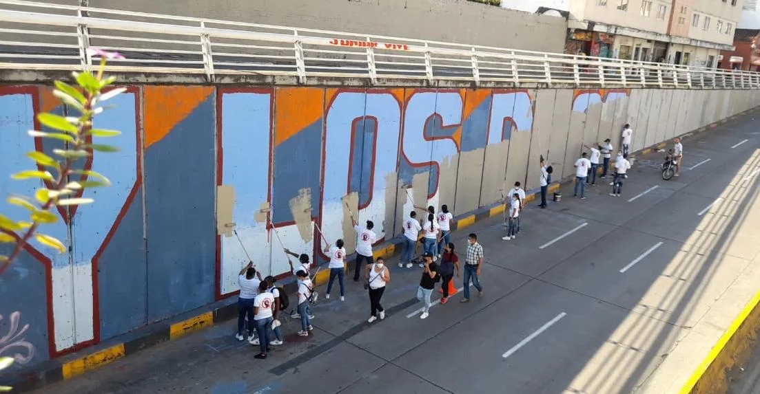 murales en Cali batalla entre grupos de personas