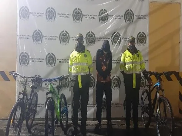 Mientras unos disfrutaban de los eventos del Carnaval, otros aprovechaban para saquear almacén de bicicletas