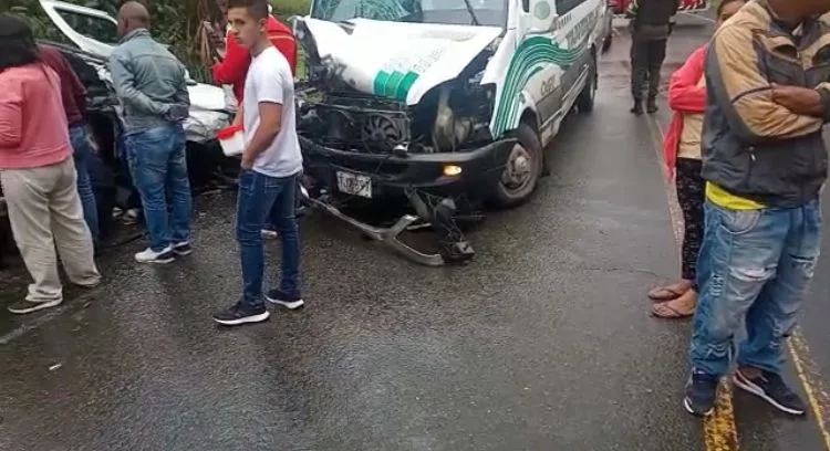 Varios lesionados y en medio de la lluvia: Otro accidente se registró este sábado en la mañana en la vía a Buenaventura