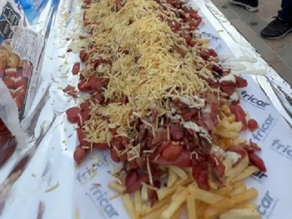 Salchipapa, de dónde es.