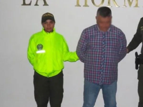 Docente habría abusado sexualmente de una estudiante durante 6 años, la sacaba de clases para su fin