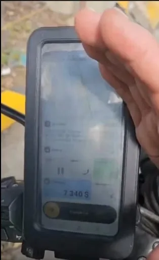 Malestar por agente de Tránsito que "interrogó y cuestionó" a motociclista por plataforma de Movilidad, en Cali