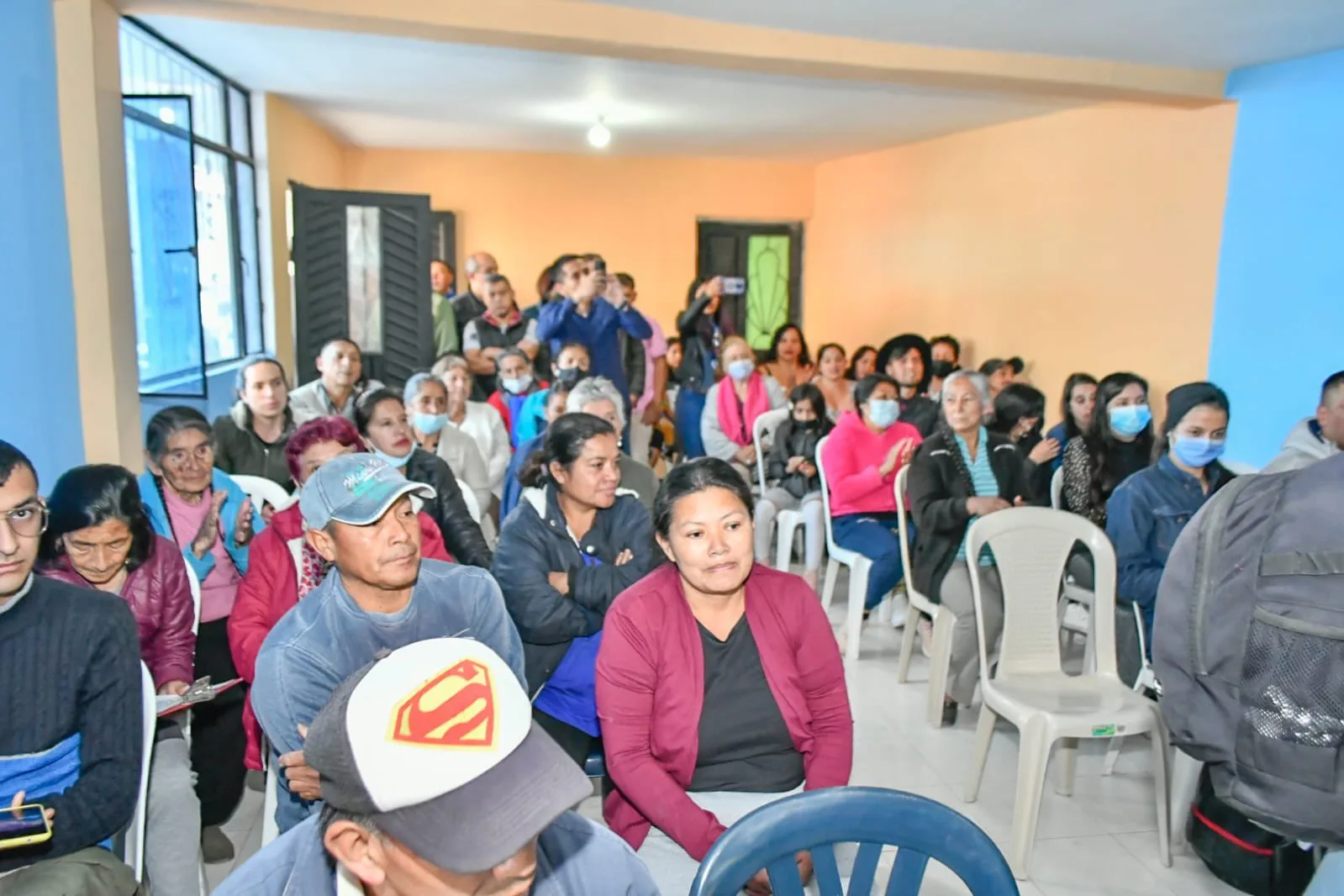 Habitantes del barrio Figueroa aprueban la iniciación de la obra para pavimentar su principal vía.