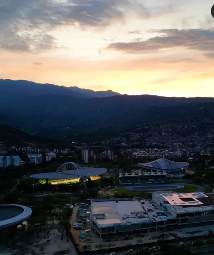 Cali, y sus majestuosos atarcederes desde los Farallones