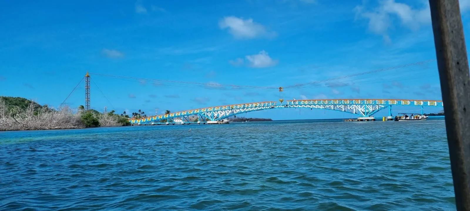 El puente de los enamorados conecta Providencia con la isla de Santa Catalina.