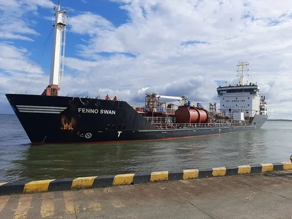 Enhorabuena: Al puerto tumaqueño arribó el primer barco con 1.260.000 galones de combustible