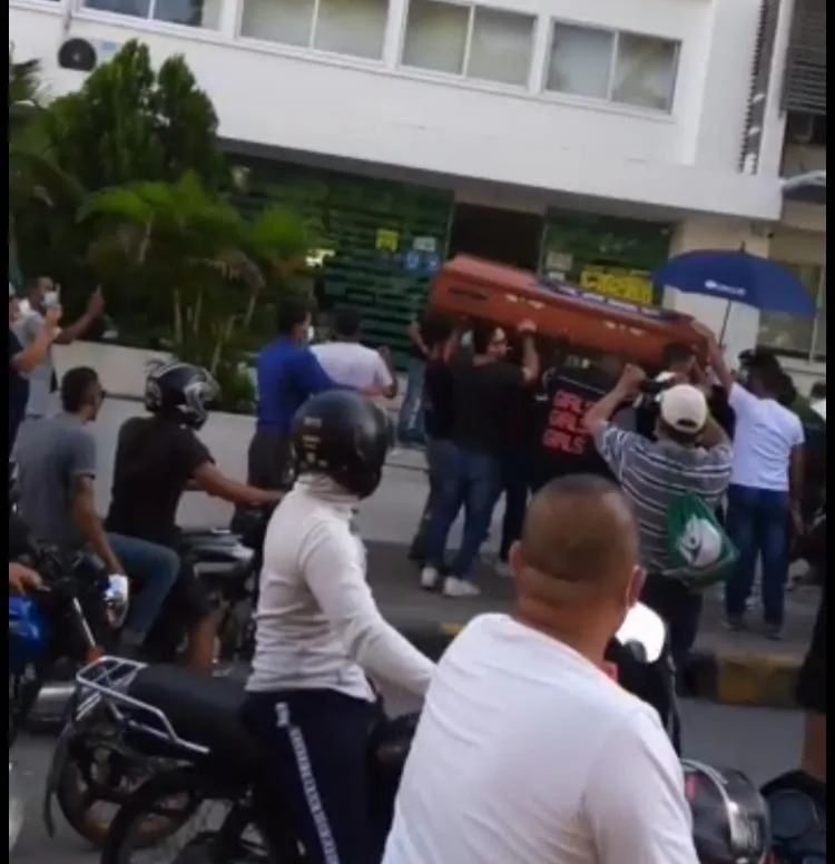 Policía en Barranquilla muerto ataúd