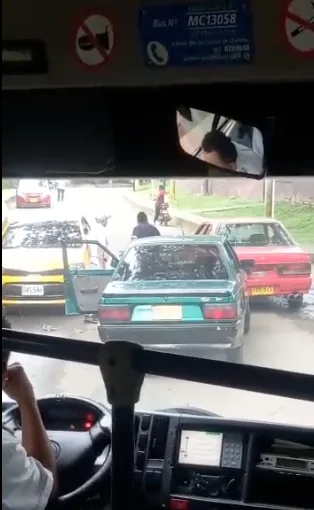A punta de machete y golpes dos conductores terminaron la discusión: otro hecho de intolerancia en Cali