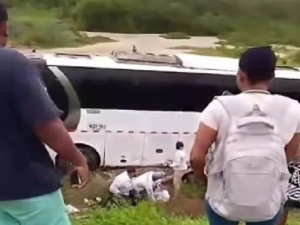 Bus accidentado en Barú, Cartagena.