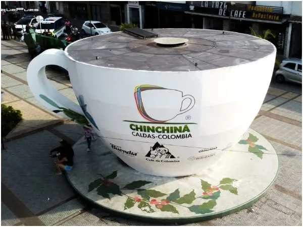 Conoce la historia de la taza de café más grande de Colombia