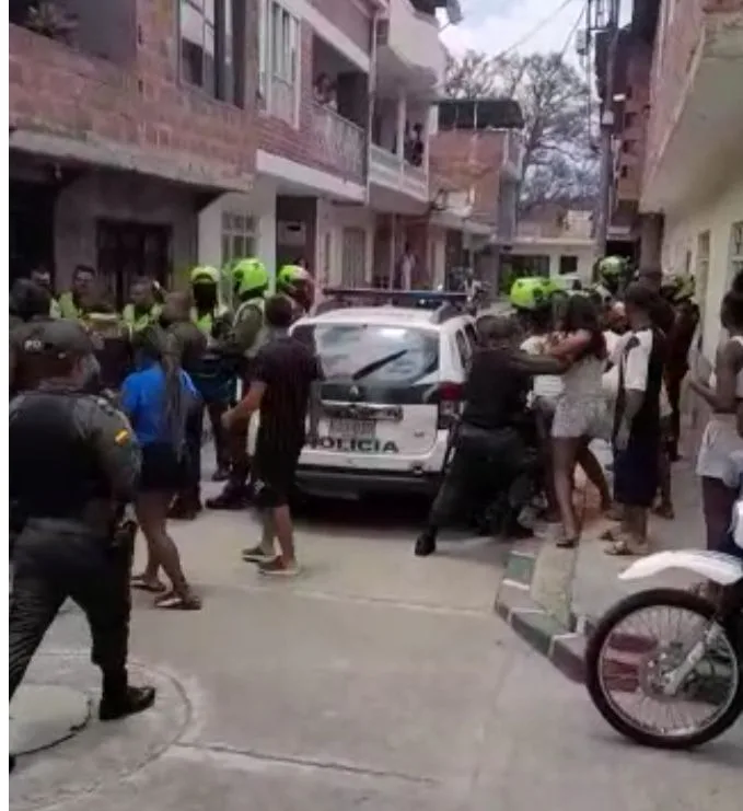 vecinos policías Cali