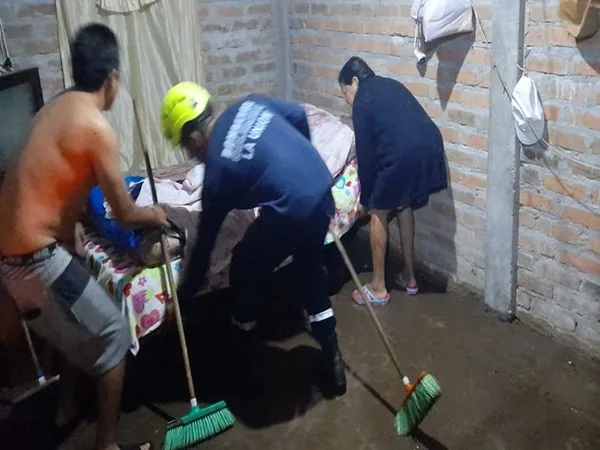 Emergencia en La Unión: en horas de la madrugada se desbordó quebrada e inundó varias viviendas