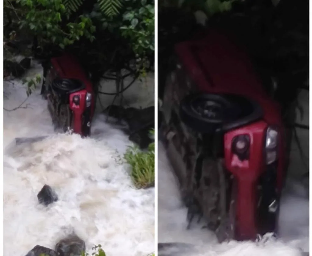 En Pance una quebrada arrastró un carro, buscan al conductor y dos mujeres lograron salir