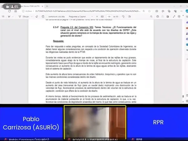 El incidente se prolongó por varios minutos, mientras el abogado desnudo ingresaba a la ducha a bañarse.