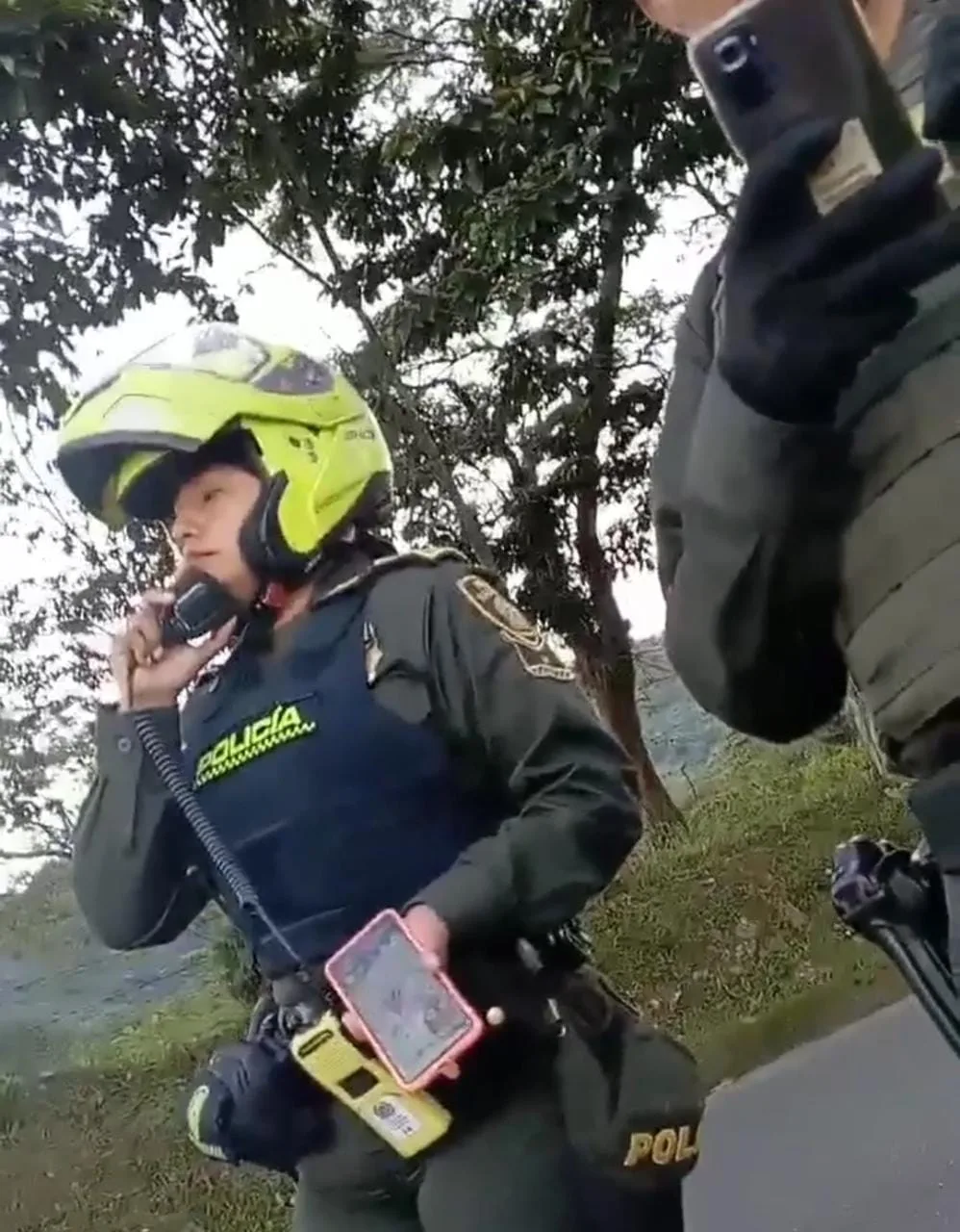 policía en