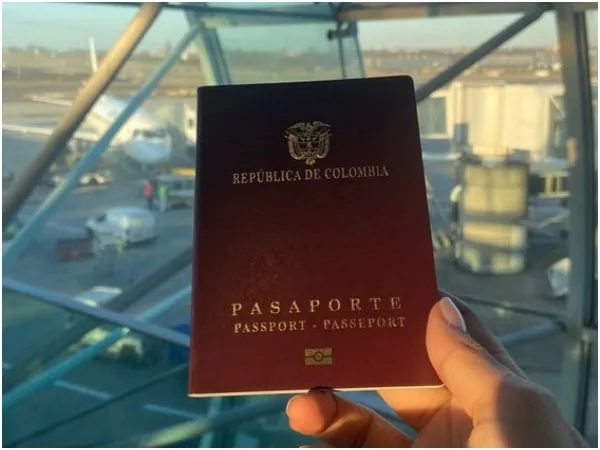 «Pasaportes en líos»: canciller admite que la ‘Imprenta Nacional’ no asumirá la producción en octubre