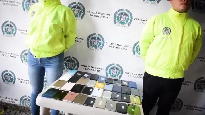 Cerca de 40 teléfonos recuperados en el centro de Bogotá en un operativo realizado por la policía
