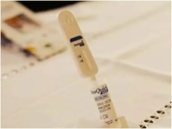 «De manera sencilla y de venta libre»: Prueba de VIH con saliva llegó a Colombia