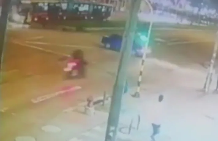 Dos motociclistas resultaron heridos en un accidente de tránsito en Bogotá