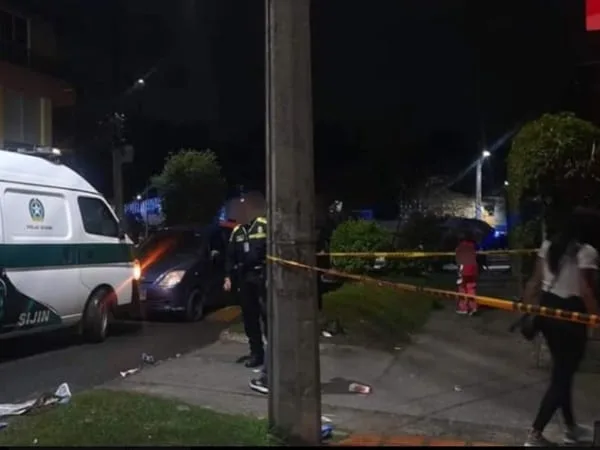 Las autoridades adelantan indagaciones y buscan a los responsables de esta masacre en Rionegro. Al parecer se movilizan en tres vehículos y dos motocicletas.