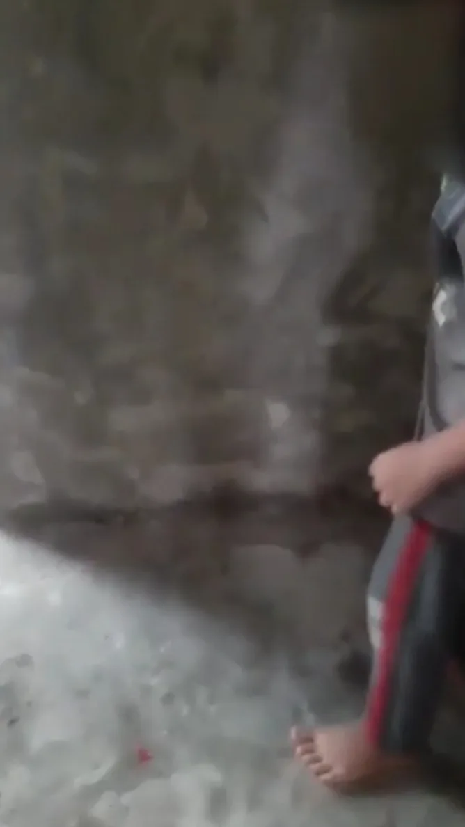 Polémica en Puerto Berrío, Antioquia por video en el que le enseñan a un niño a usar pólvora