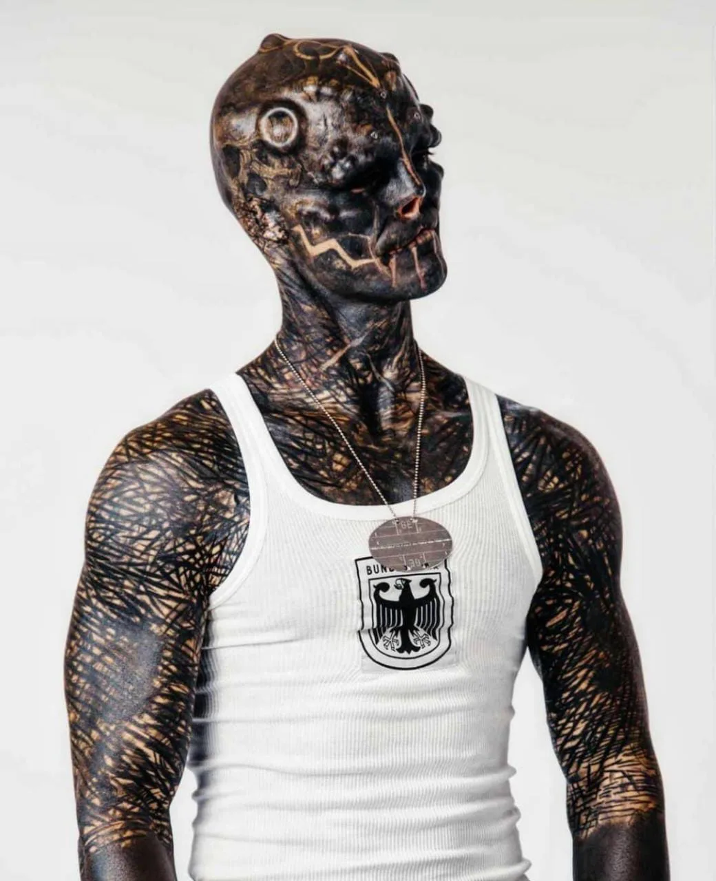 The Black Alien, se ha realizado varias modificaciones en su cuerpo, la última salió mal "hoy perdi"